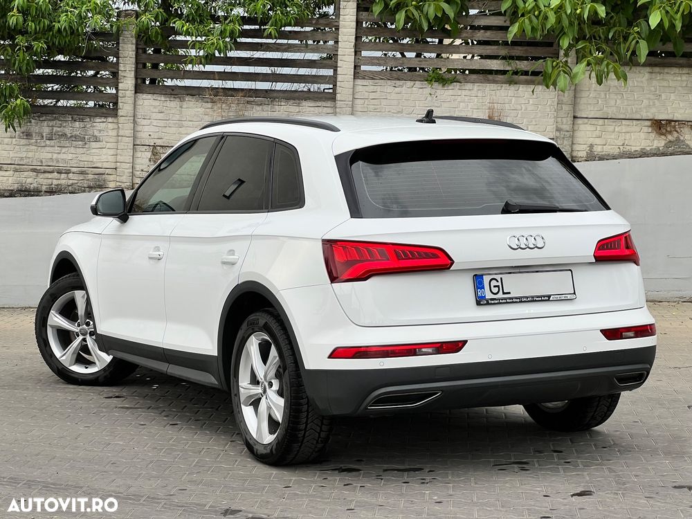 Audi Q5 2.0 40 TDI quattro S tronic Design - 4