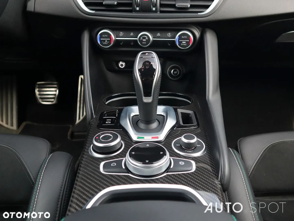 Alfa Romeo Giulia 2.9 Bi Turbo V6 Quadrifoglio - 39