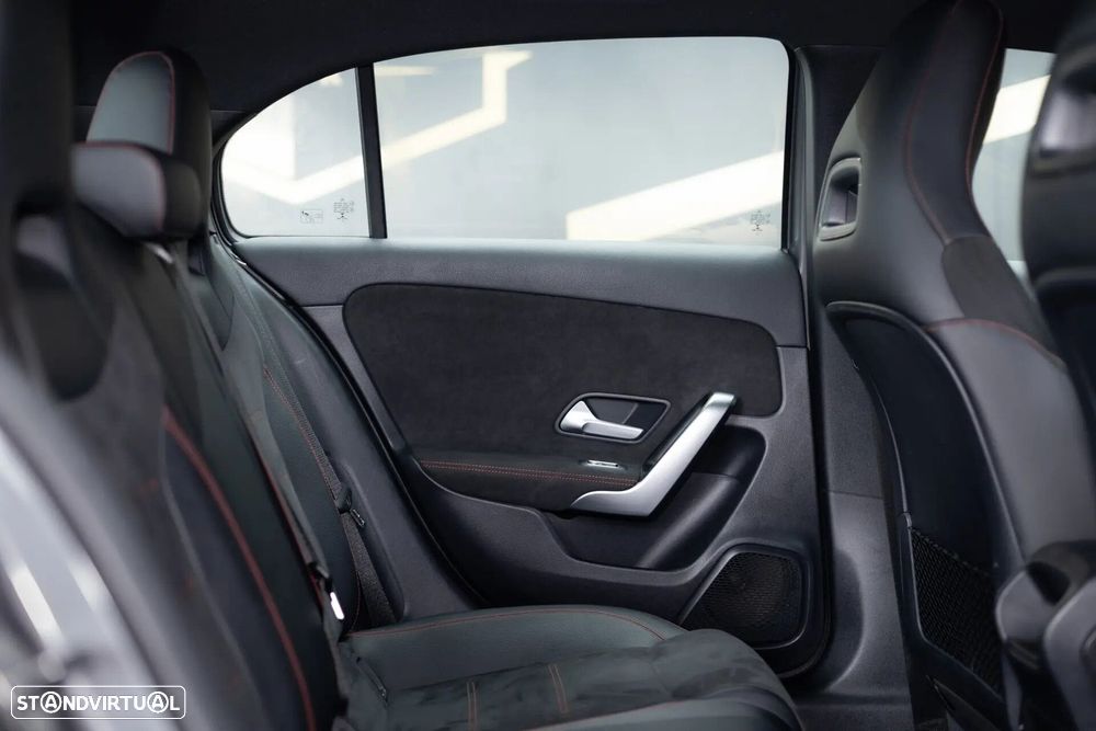 Mercedes-Benz A 250 e 8G-DCT AMG Line - 19