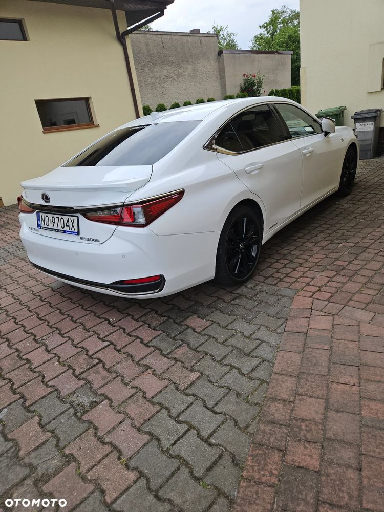 Lexus ES 300h F Sport Edition - 3
