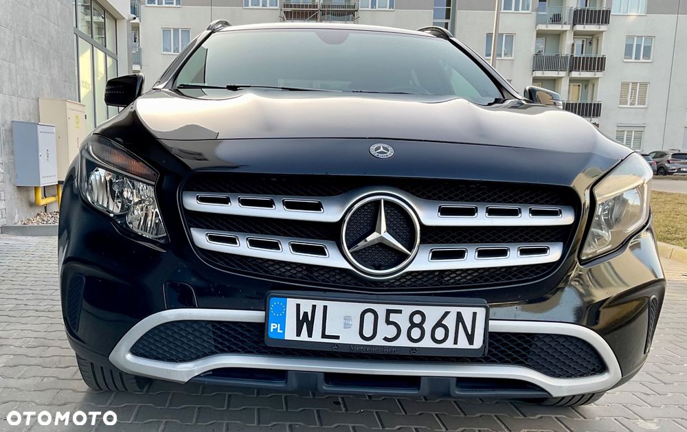 Mercedes-Benz GLA 180 - 1