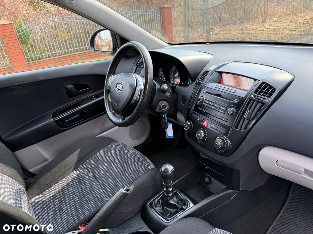 Kia Ceed 1.4 CVVT LX - 28