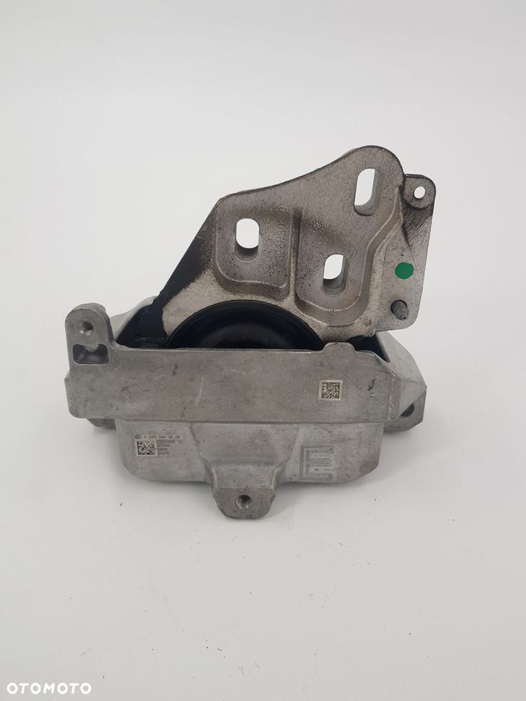 ORYGINALNA LEWA ŁAPA SILNIKA MERCEDES EQA EQB A2432402500 - 2