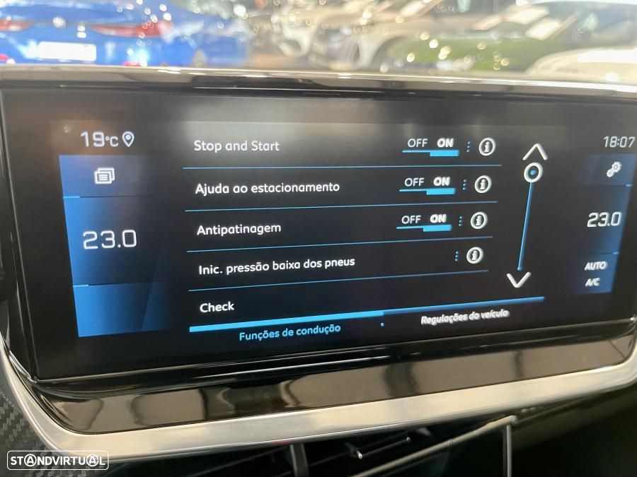 Peugeot 2008 1.2 PureTech Allure - 21