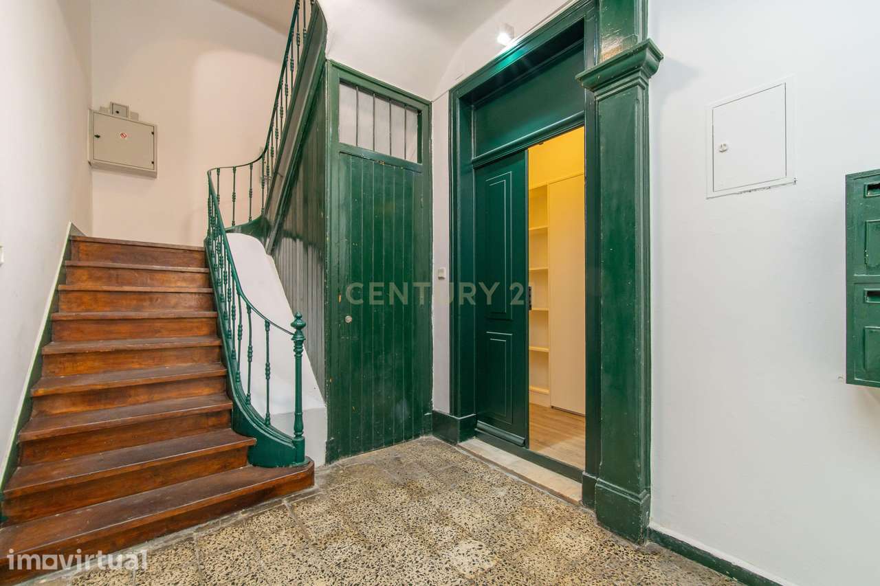 T1 Remodelado com 100 m² | Pátio Privado | Bairro Alto, Lisboa - Grande imagem: 2/28