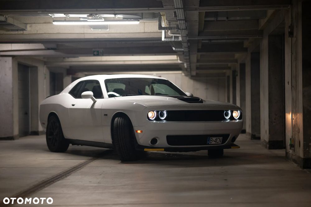 Dodge Challenger 5.7 R/T - 18
