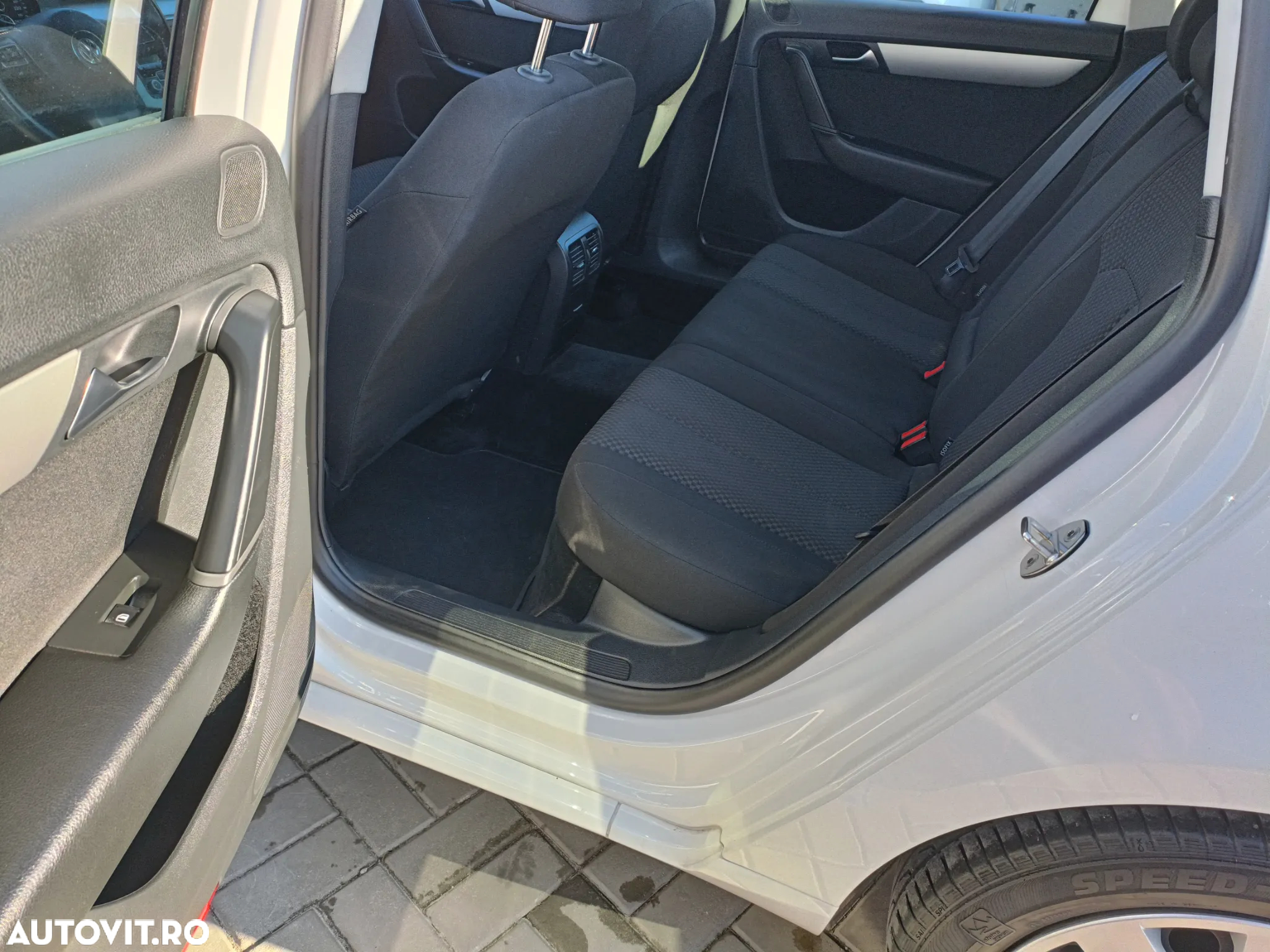 Volkswagen Passat Variant 2.0 Blue TDI SCR Trendline - 24