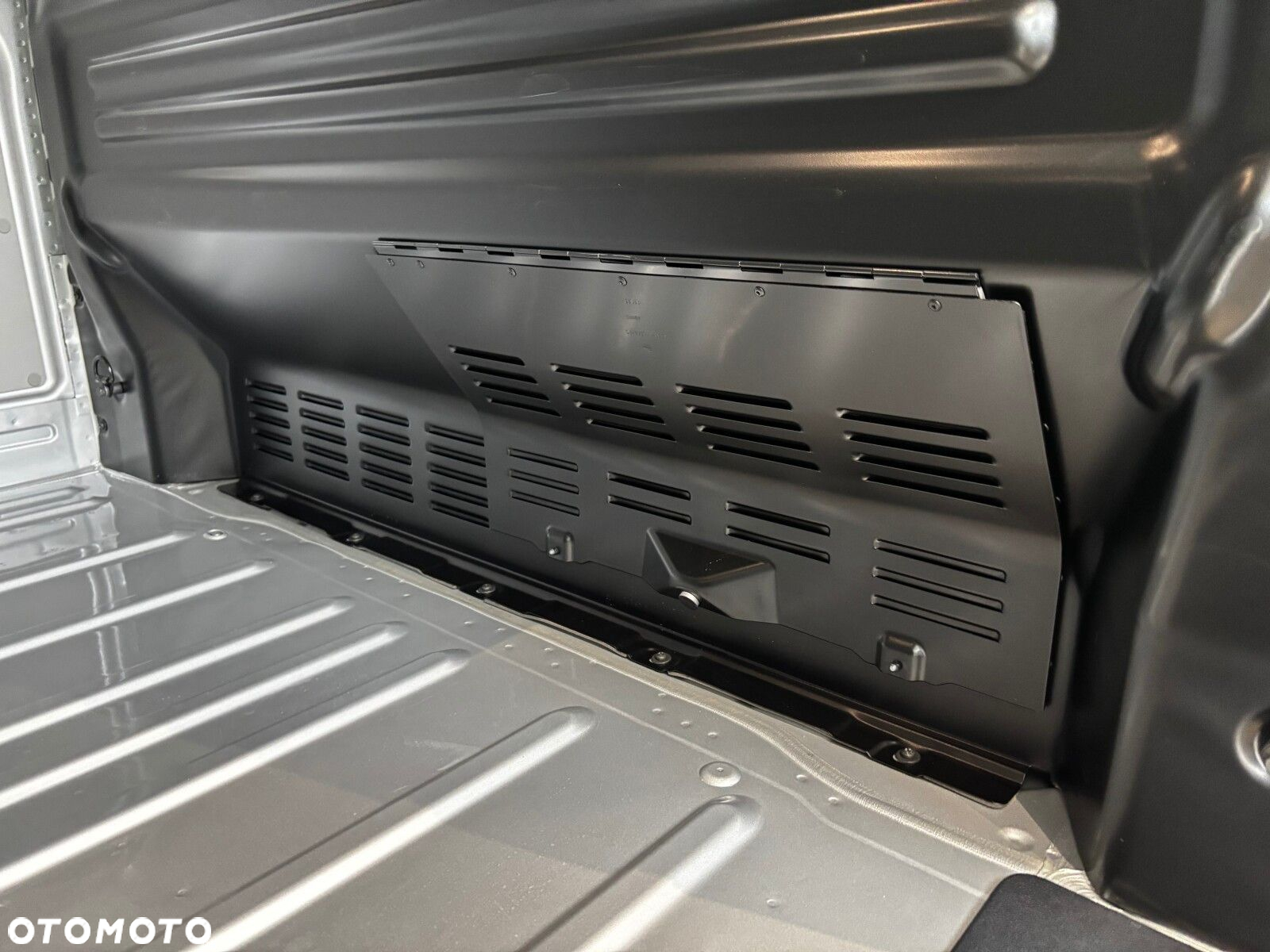 Volkswagen Transporter 2.0 TDI 150KM 6-bm L1 - 32