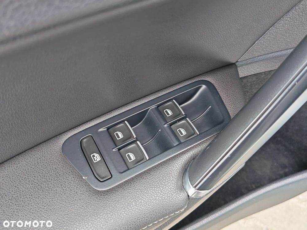 Volkswagen Golf 1.4 TSI BlueMotion Technology Comfortline - 26