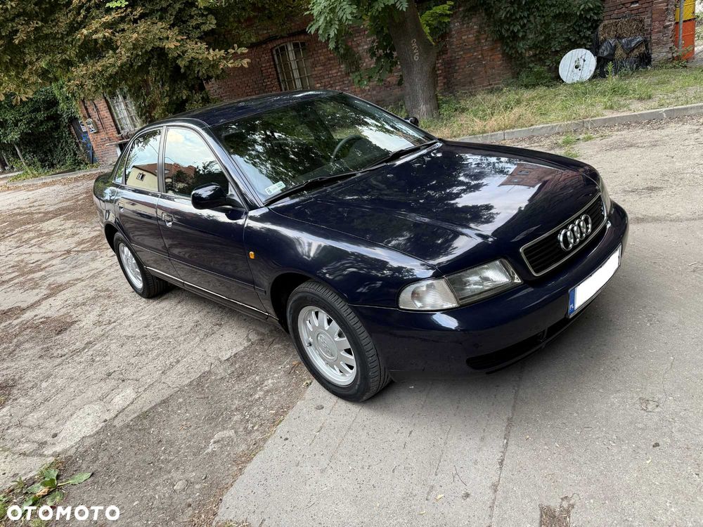 Audi A4 Limousine - 4