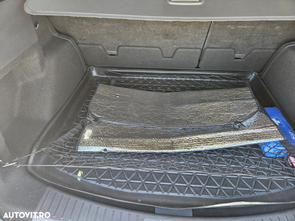 Ford Kuga 2.0 TDCi Powershift 4WD Titanium - 24