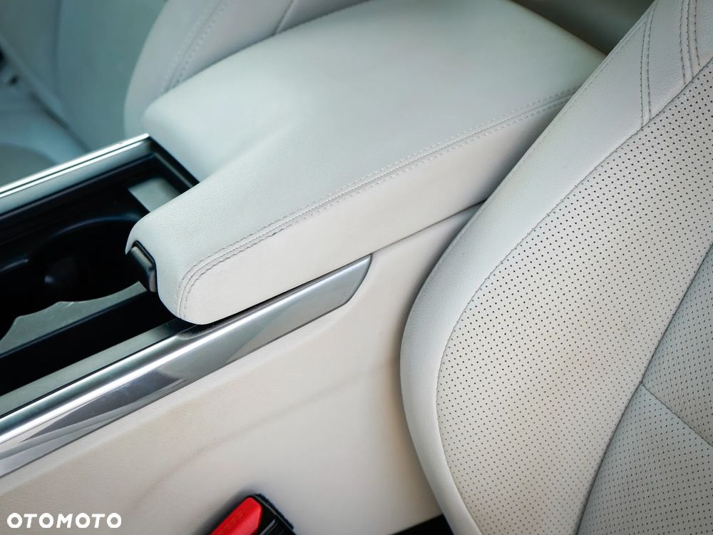 Jaguar XE D200 AWD S - 25