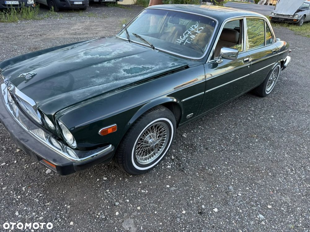 Jaguar XJ - 12