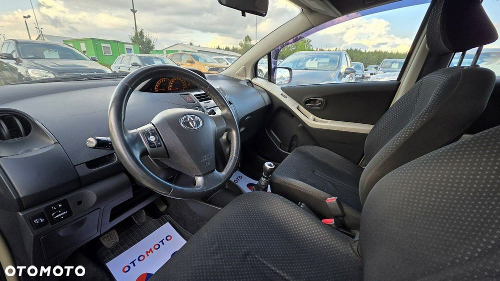 Toyota Yaris - 12