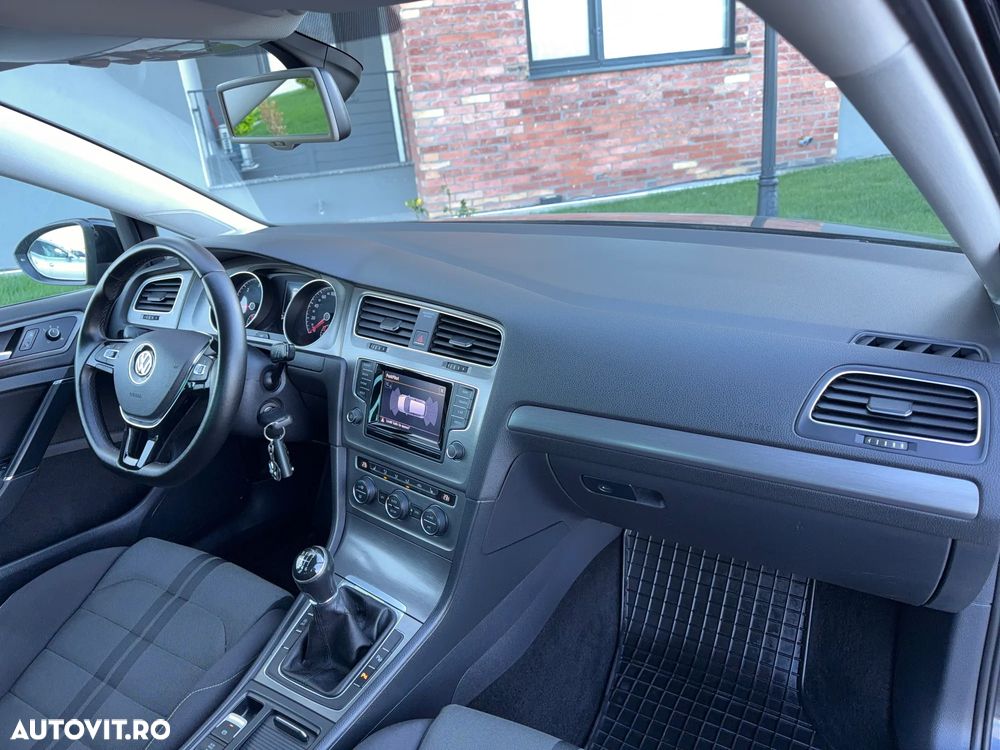 Volkswagen Golf - 11