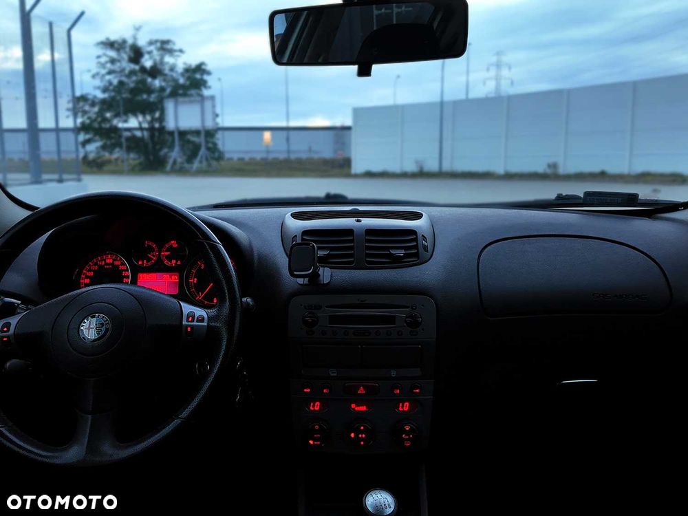 Alfa Romeo 147 - 8