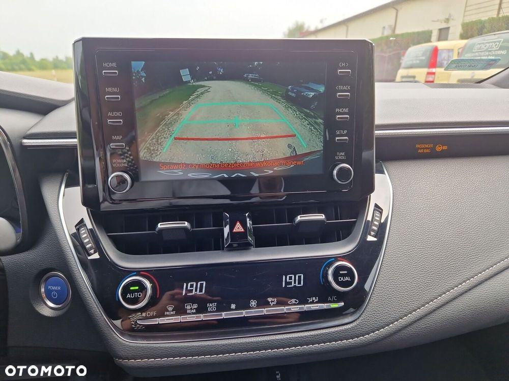 Toyota Corolla 2.0 Hybrid Comfort - 18