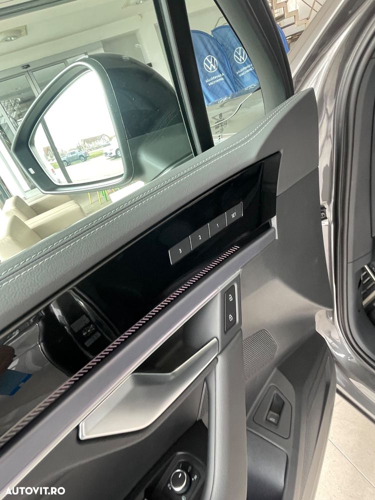 Volkswagen Touareg V6 TDI 4MOTION R-Line - 24