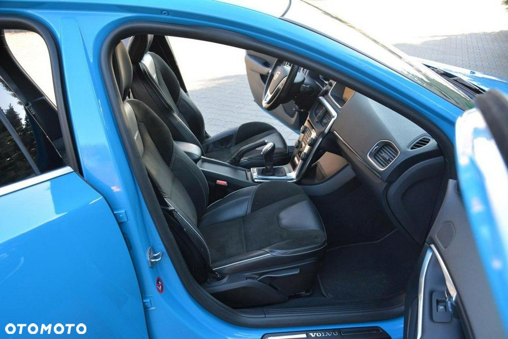 Volvo V40 T3 R-Design Momentum - 17