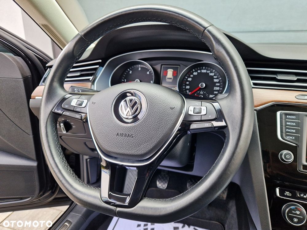 Volkswagen Passat 2.0 TDI (BlueMotion Technology) Highline - 24