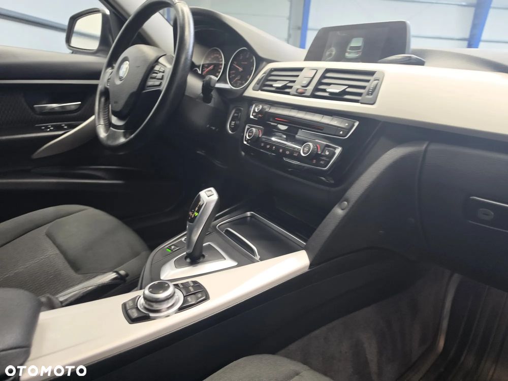 BMW Seria 3 318d Advantage - 30