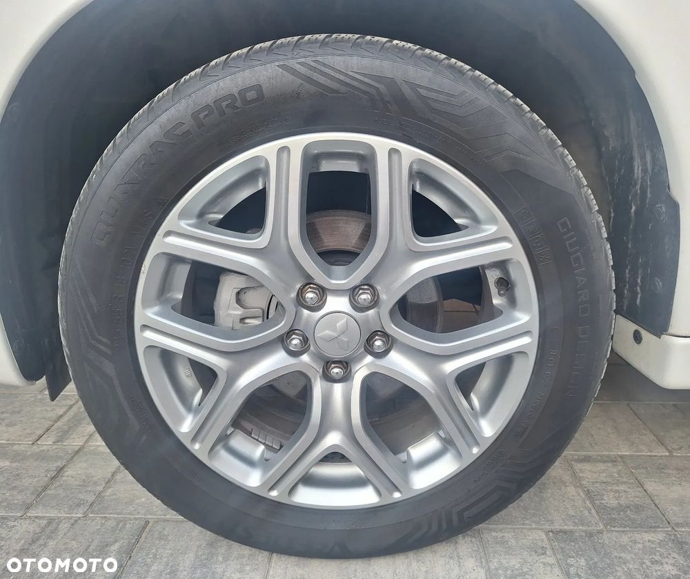 Mitsubishi Outlander 2.0 4WD Plug-In Hybrid - 25