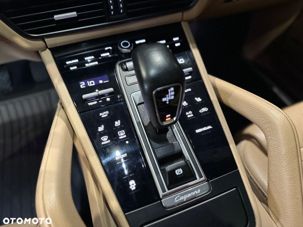 Porsche Cayenne - 19