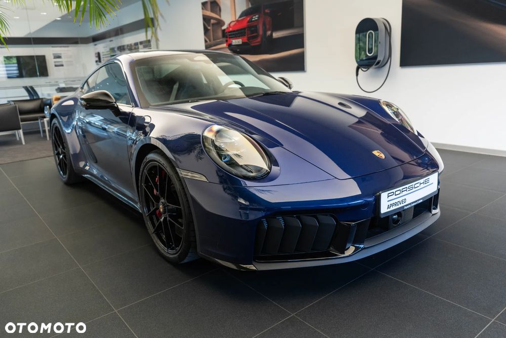 Porsche 911 Carrera 4 GTS - 9