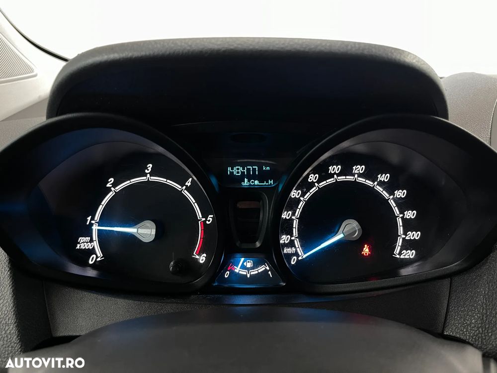 Ford Transit Courier - 15