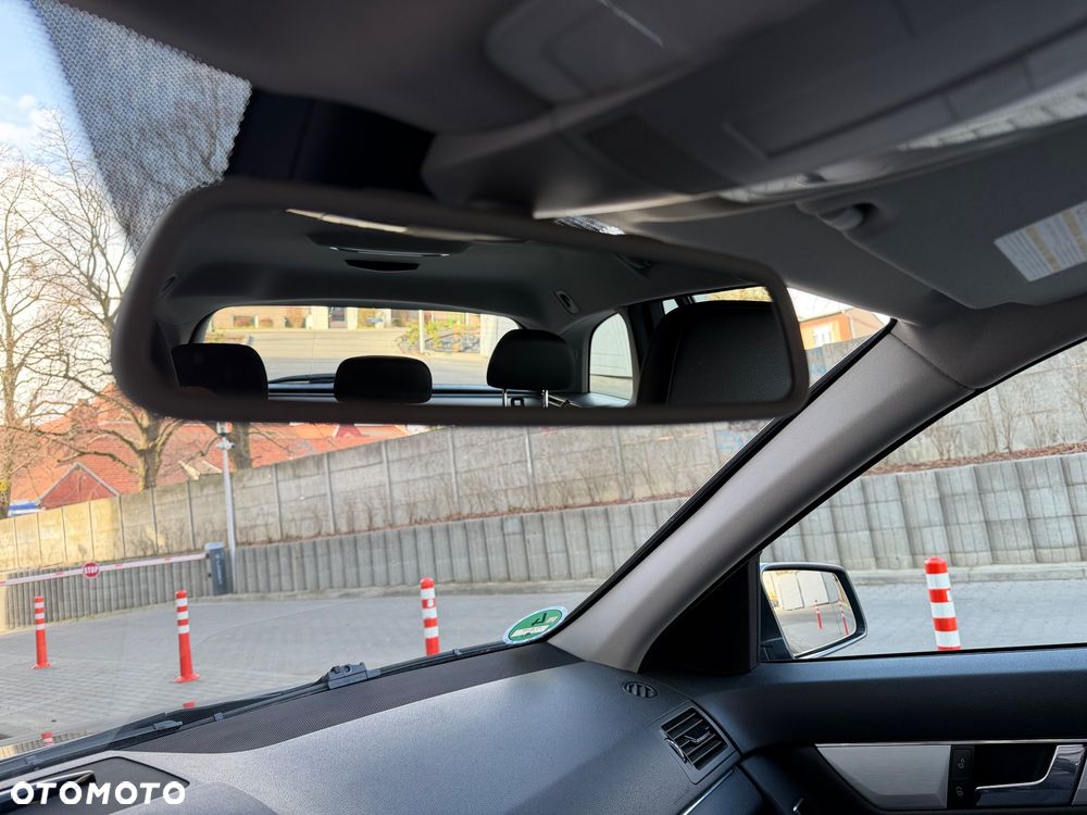 Mercedes-Benz Klasa C 250 CGI Automatik BlueEFFICIENCY Avantgarde - 29