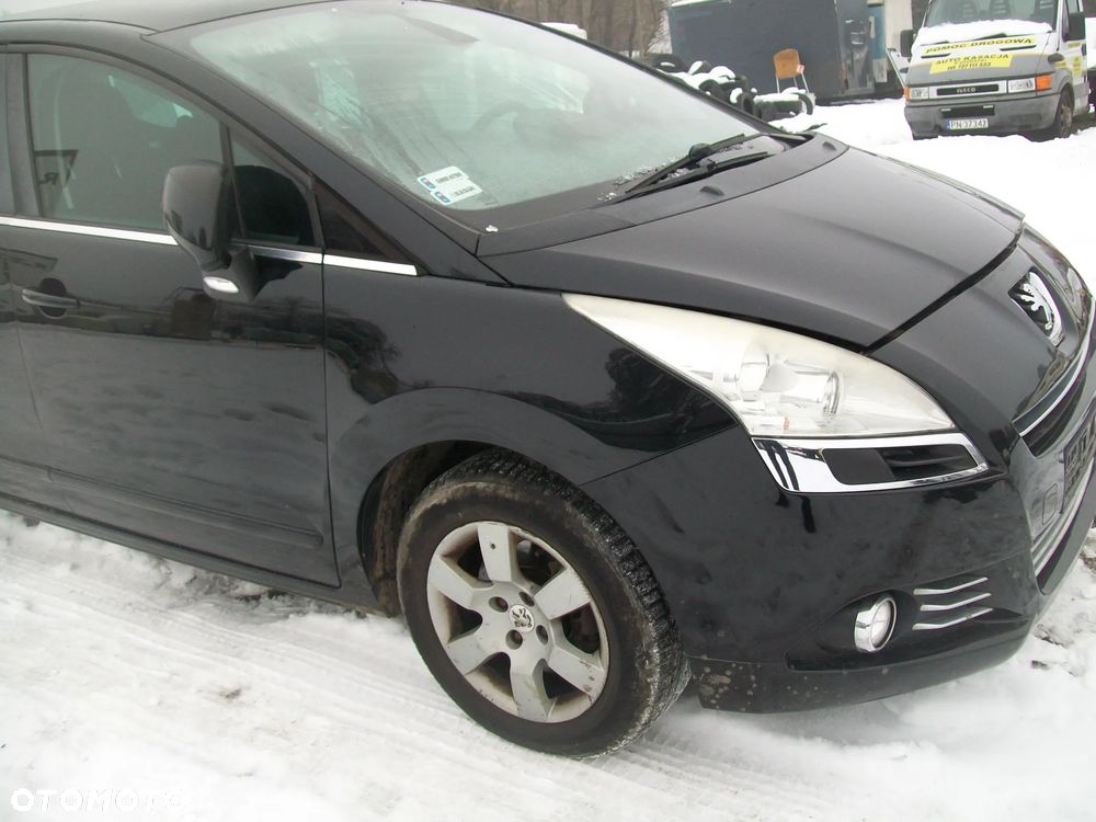 błotnik prawy przód peugeot 5008 KTVD