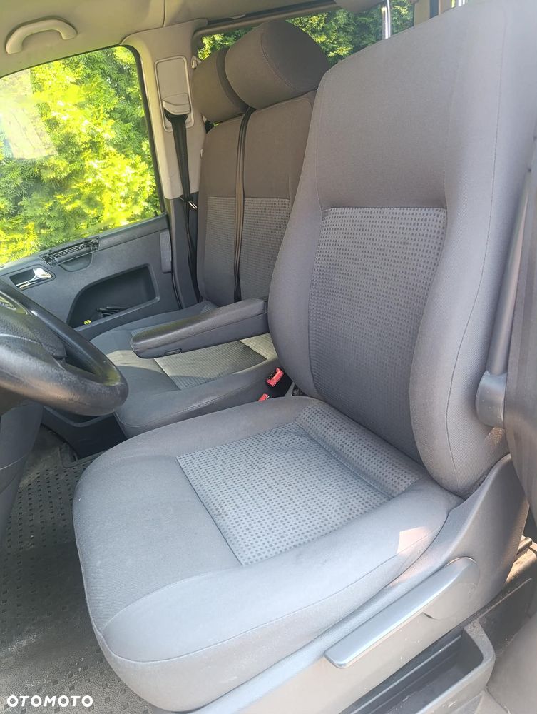 Volkswagen Caravelle - 9
