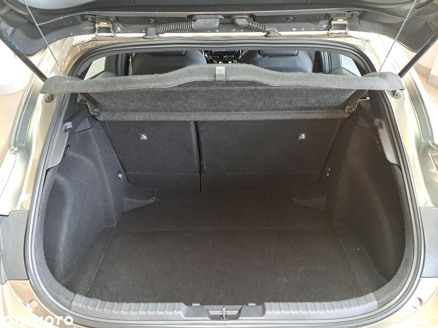 Toyota Corolla 1.8 Hybrid Comfort - 12