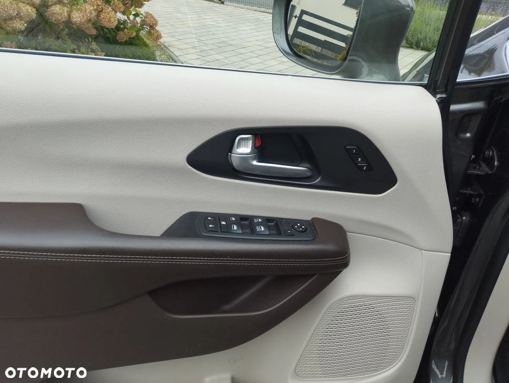 Chrysler Pacifica - 15