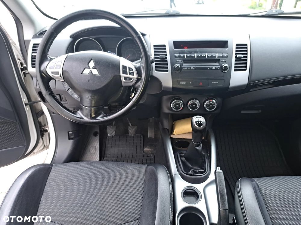 Mitsubishi Outlander 2.0 Invite 2WD - 9