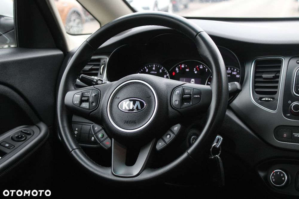 Kia Carens - 30