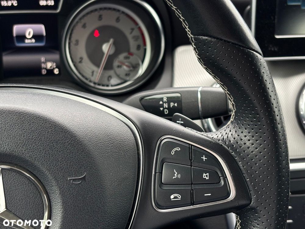 Mercedes-Benz GLA 200 7G-DCT Urban - 25