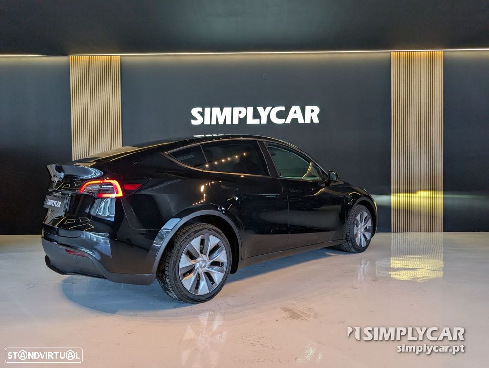 Tesla Model Y - 4