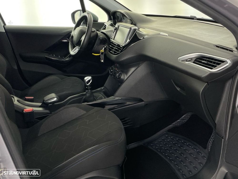 Peugeot 2008 1.2 PureTech Signature - 22