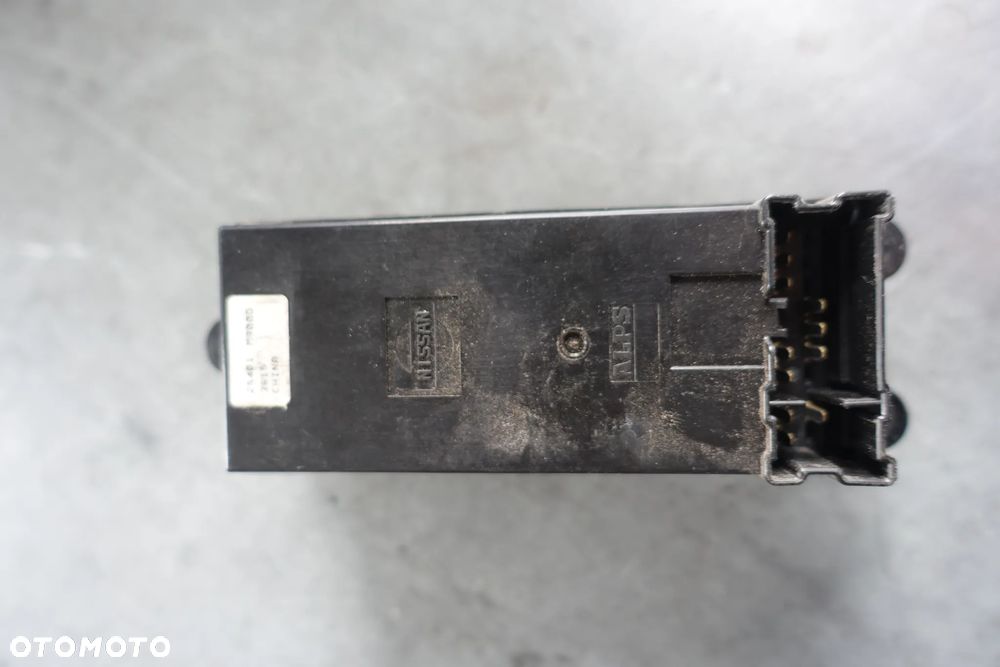PRZEŁĄCZNIK PANEL SZYB LEWY NISSAN CABSTAR NT400 16r. - 2
