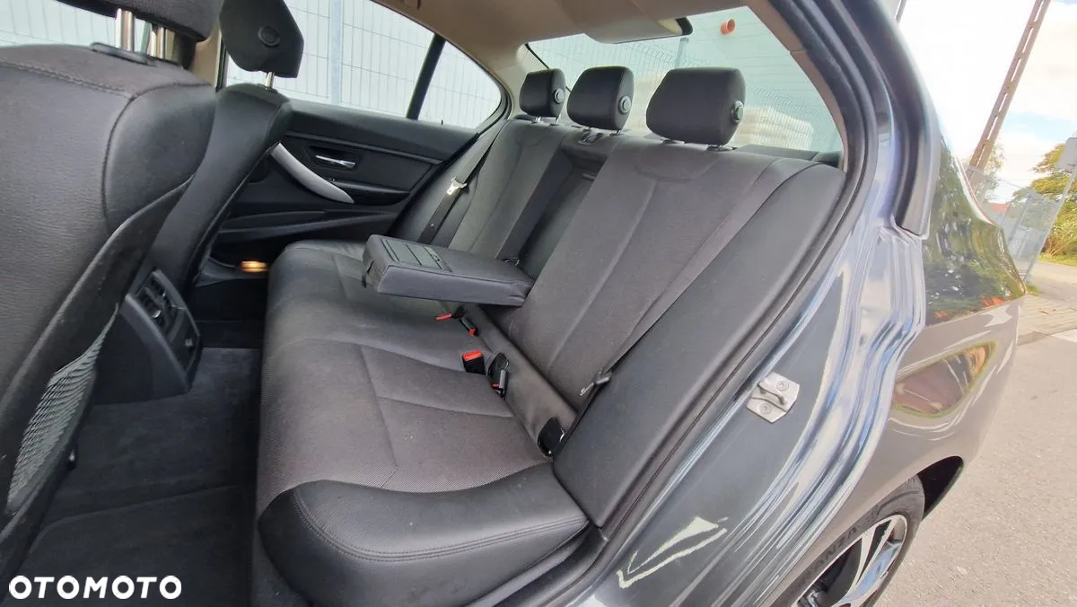 BMW Seria 3 320d Luxury Line - 9