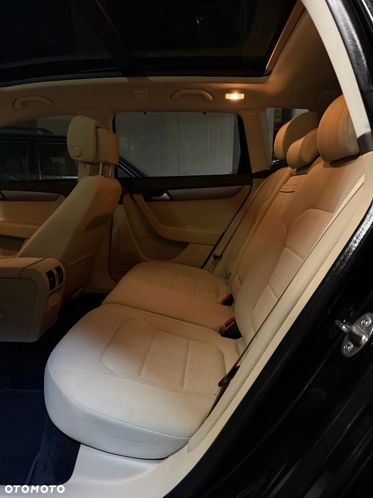 Volkswagen Passat Variant 2.0 TDI DSG BlueMotion Technology Highline - 17