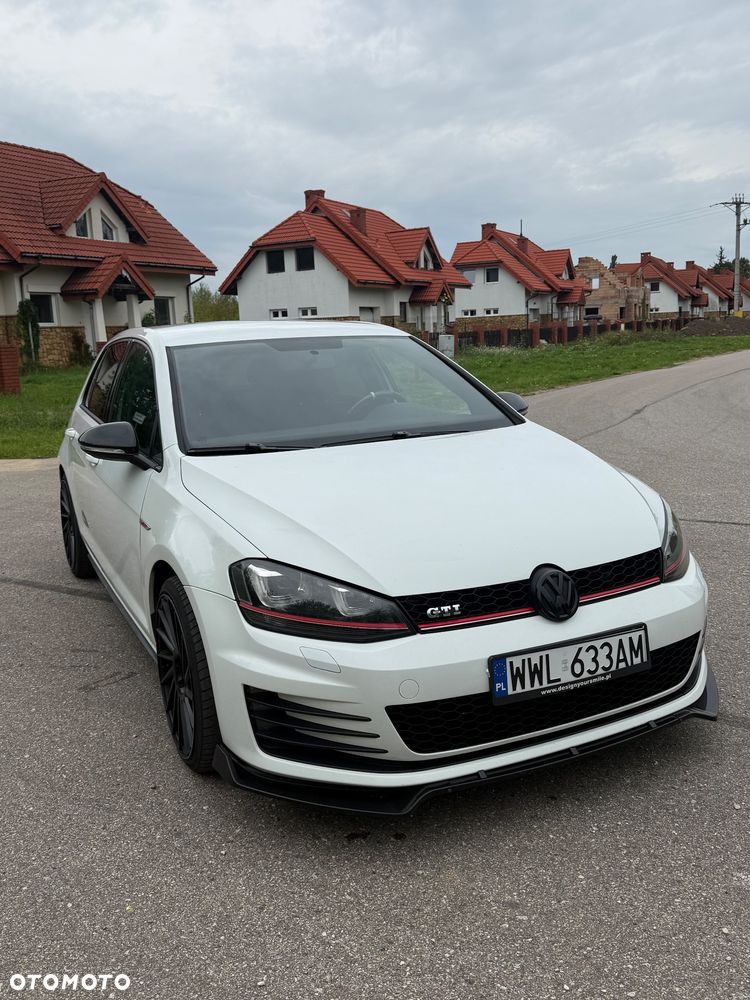 Volkswagen Golf - 2