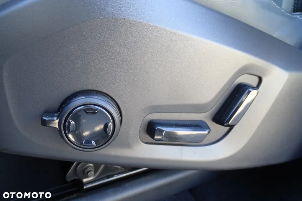 Volvo XC 60 T8 Twin Engine AWD Geartronic RDesign - 28