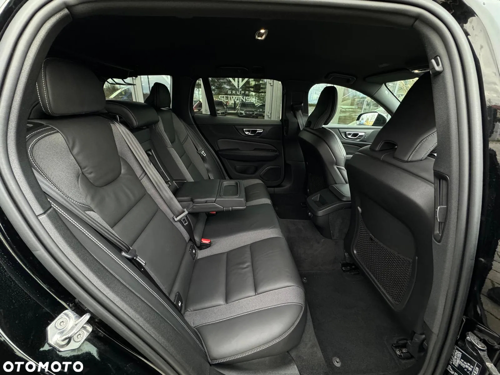 Volvo V60 D4 AWD Geartronic R-Design - 25