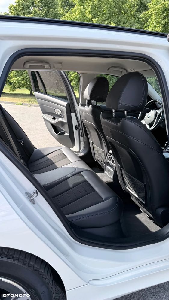 BMW Seria 3 318i Sport Line - 13
