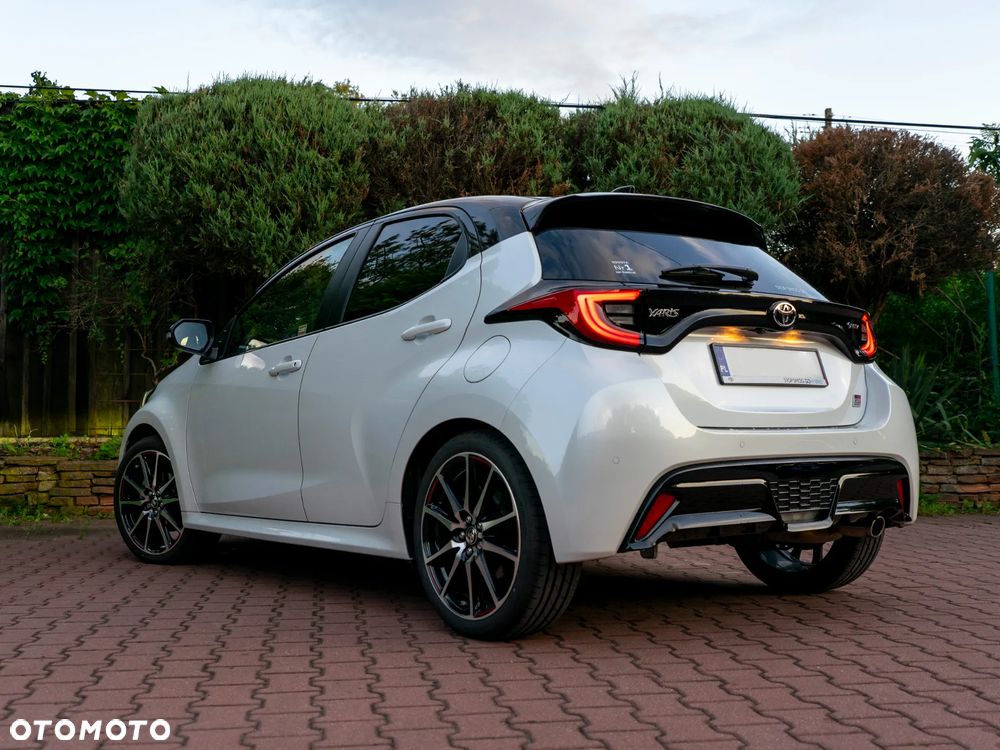 Toyota Yaris Hybrid 1.5 GR Sport - 8