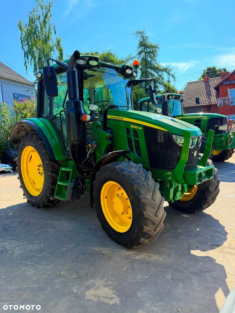 John Deere 6090M - 12