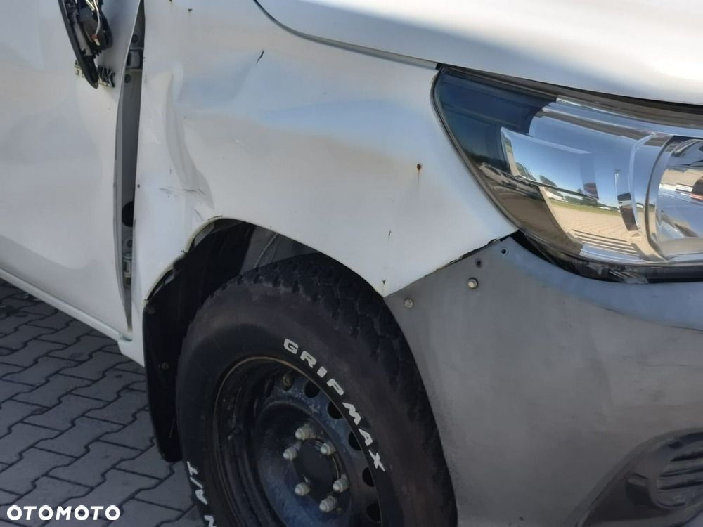Toyota Hilux - 36