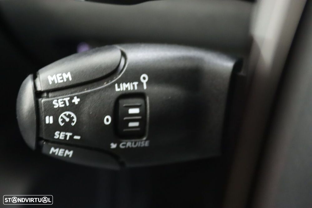 Peugeot 2008 Hybrid 145 e-DSC Allure - 22